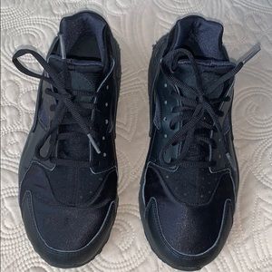 Black Nike Huarache